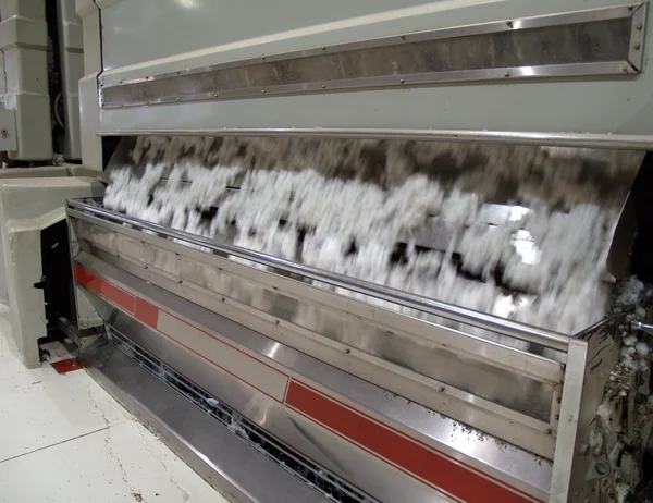 Cotton Gin Stand que corta as sementes e o lixo dos bolls de algodão, no sul da Geórgia . — Fotografia de Stock