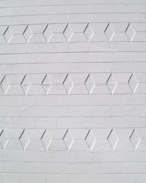 Parede exterior de tijolo ou bloco pintado de branco com textura de diamante . — Fotografia de Stock