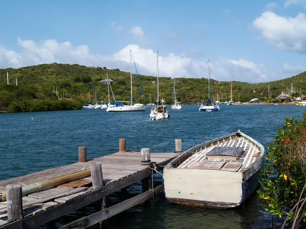 Båt docka på engelska hamnen i Nelsons Dockyard National Park, på Antigua Barbuda i Västindien Västindien små Antillerna. — Stockfoto