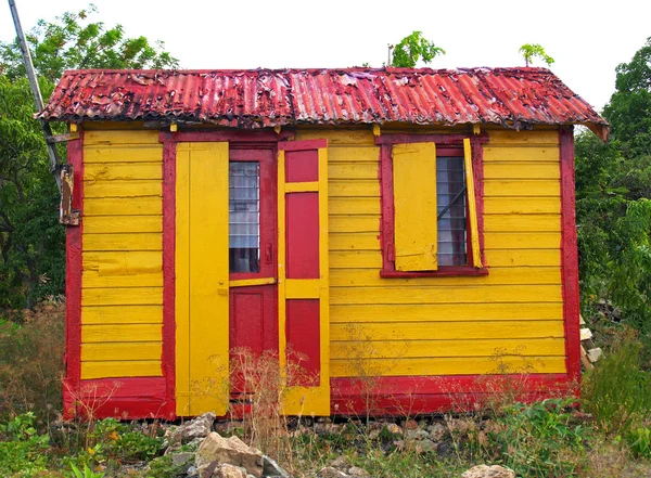 Färgglada hem i Antigua Barbuda — Stockfoto