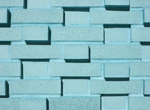 Una pared de ladrillo de múltiples capas y tamaños de color azul pastel, verde azulado o aguamarina . — Foto de Stock