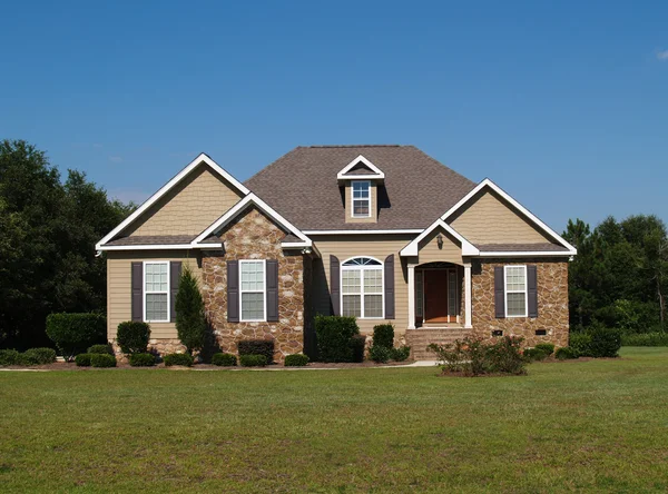 Single story stone and vinyl residential home. — Stock Photo, Image