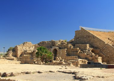 Yan giriş amfitiyatro Caesarea Maritima Milli Parkı'nda