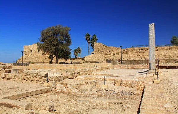 Colonnes de marbre dans le parc national Caesarea Maritima — Photo