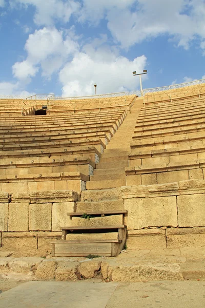 Stappen van het amfitheater in Caesarea (Maritima) Nationaal Park — Stockfoto