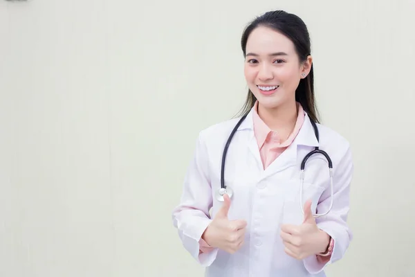 Asian Woman Doctor Shows Hand Thump Who Wears Medical Clothing — Stock Photo, Image