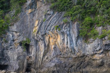 Granit uçurum dağı, magmadan güzel bir doğal tema olarak oluşan bir kaya türüdür..