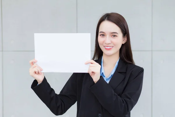 Azji Biznes Praca Kobieta Trzyma Zwykły Papier Biały Papier Dla — Zdjęcie stockowe