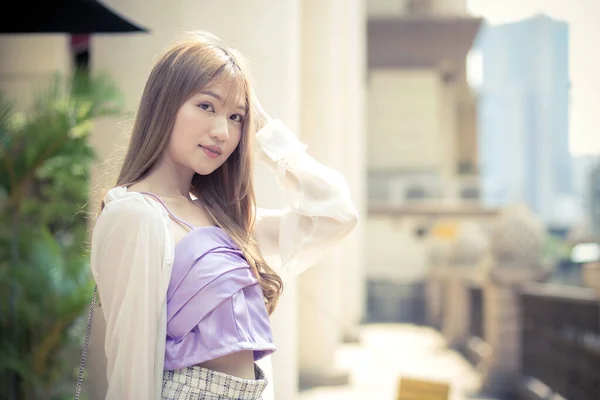 Asian Beautiful Female Bronze Long Hair Purple Camisole White Sleeve — Stock Photo, Image