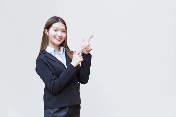 Aziatisch Werkende Vrouw Die Lang Haar Draagt Zwart Formeel Pak — Stockfoto