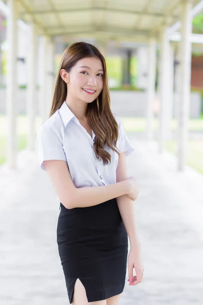 Portret Dorosłego Tajlandzkiego Studenta Uniformie Studenckiej Azji Piękne Młoda Dziewczyna — Zdjęcie stockowe