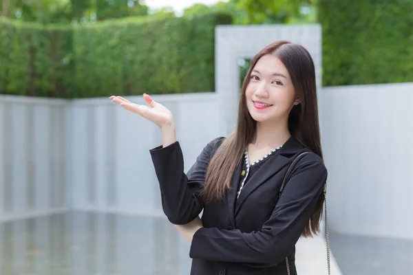 Asian Business Working Woman Long Hair Black Suit Smiles Happily — Stock Photo, Image