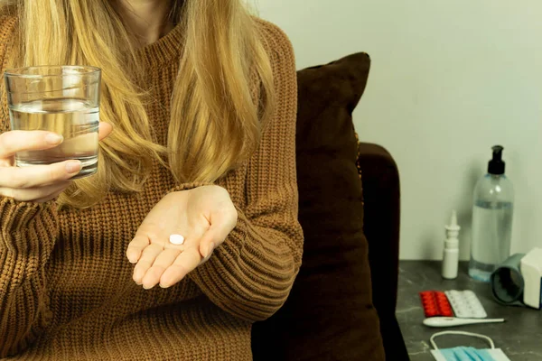 Girl Holds Pill Glass Water Her Hand Woman Holds Medicine — Stock Photo, Image