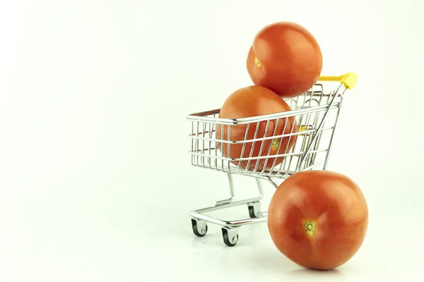 Tomates Frescos Una Cesta Compras Metal Sobre Fondo Blanco Mini — Foto de Stock