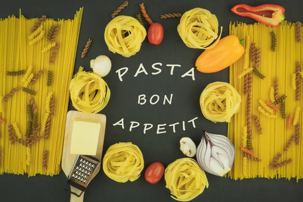 Fideos Huevo Hechos Casa Sobre Mesa Como Fondo Con Lugar —  Fotos de Stock