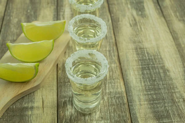 Los Vasos Están Llenos Tequila Lima Sal Tequila Envejecida Pilas — Foto de Stock