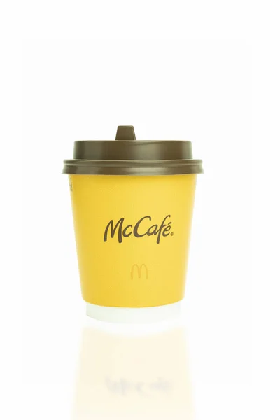 Polonia Varsavia Aprile 2021 Tazza Carta Gialla Con Caffè Mcdonald — Foto Stock