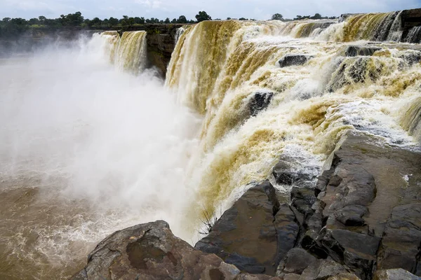 Chitrakote Şelalesi, Jagdalpur 'daki Indravati Nehri, Bastar Bölgesi, Chhattisgarh, Hindistan