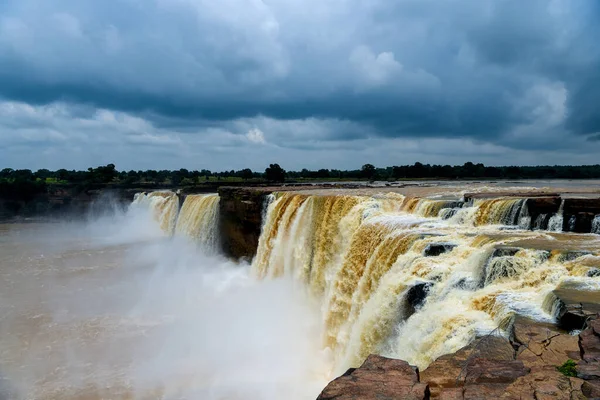 Chitrakote Şelalesi, Jagdalpur 'daki Indravati Nehri, Bastar Bölgesi, Chhattisgarh, Hindistan