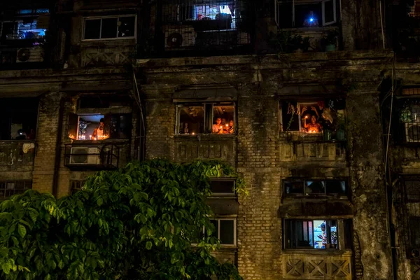 Мумбаи Индия Апреля 2020 Года Люди Зажигают Свечи Дийи Факелы — стоковое фото