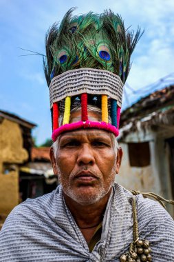 Chhattisgarh, Hindistan / 26 Ekim 2019: Ramnami mezhebinin bir üyesi, tapınağa girişleri reddedildikten sonra Hindistan 'daki kast sistemine karşı çıkmak için vücutlarına 