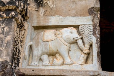 Undavalli, Vijayawada, Andhra Pradesh, Hindistan - 8 Kasım 2017: Undavalli Mağaraları, Hint kaya kesim mimarisinin tek örneği. 