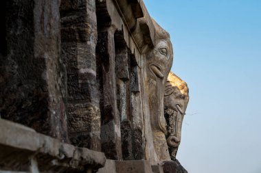 Undavalli, Vijayawada, Andhra Pradesh, Hindistan - 8 Kasım 2017: Undavalli Mağaraları, Hint kaya kesim mimarisinin tek örneği. 