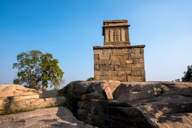 Mitawali, Madhya Pradesh, Hindistan - 26 Kasım 2019: 11. yüzyıl Chausath Yogini Tapınağı Ekattarso Mahadeva Tapınağı olarak da bilinir. Hindistan 'ın parlemento binasının bu tapınağa benzediği söyleniyor.. 