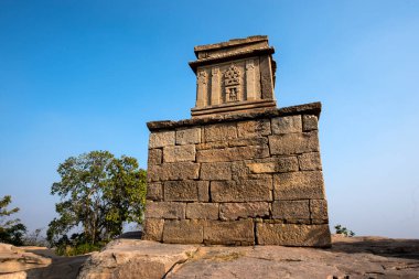 Mitawali, Madhya Pradesh, Hindistan - 26 Kasım 2019: 11. yüzyıl Chausath Yogini Tapınağı Ekattarso Mahadeva Tapınağı olarak da bilinir. Hindistan 'ın parlemento binasının bu tapınağa benzediği söyleniyor.. 