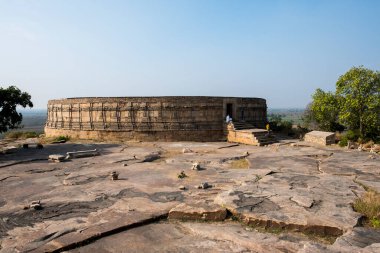 Mitawali, Madhya Pradesh, Hindistan - 26 Kasım 2019: 11. yüzyıl Chausath Yogini Tapınağı Ekattarso Mahadeva Tapınağı olarak da bilinir. Hindistan 'ın parlemento binasının bu tapınağa benzediği söyleniyor.. 