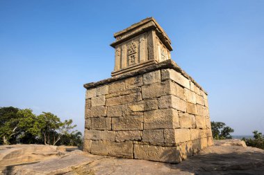 Mitawali, Madhya Pradesh, Hindistan - 26 Kasım 2019: 11. yüzyıl Chausath Yogini Tapınağı Ekattarso Mahadeva Tapınağı olarak da bilinir. Hindistan 'ın parlemento binasının bu tapınağa benzediği söyleniyor.. 