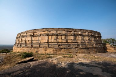 Mitawali, Madhya Pradesh, Hindistan - 26 Kasım 2019: 11. yüzyıl Chausath Yogini Tapınağı Ekattarso Mahadeva Tapınağı olarak da bilinir. Hindistan 'ın parlemento binasının bu tapınağa benzediği söyleniyor.. 