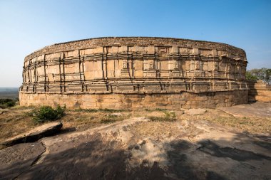 Mitawali, Madhya Pradesh, Hindistan - 26 Kasım 2019: 11. yüzyıl Chausath Yogini Tapınağı Ekattarso Mahadeva Tapınağı olarak da bilinir. Hindistan 'ın parlemento binasının bu tapınağa benzediği söyleniyor.. 