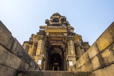 Sihoniya, Madhya Pradesh, Hindistan - 27 Kasım 2019: 11. yüzyıl Shiva Tapınağı Kakanmath kalıntıları. 