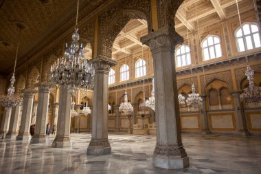 Hyderabad, Andhra Pradesh, Hindistan - 28 Aralık 2011: Durbar Hall at Chowmahalla Palace veya Chowmahallatuu, Hindistan 'ın Hyderabad eyaletinde yer alan bir saraydır.