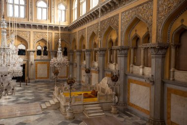 Hyderabad, Andhra Pradesh, Hindistan - 28 Aralık 2011: Durbar Hall at Chowmahalla Palace veya Chowmahallatuu, Hindistan 'ın Hyderabad eyaletinde yer alan bir saraydır.