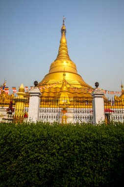 Kushinagar, Uttar Pradesh, Hindistan - 20 Mart 2013: Mahasukhamdada Chin Thargyi Pagoda, Burma Pagoda (Samridhi Chaitya Stupa). 