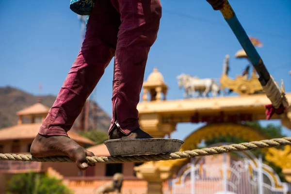 Junagadh Gujarat Indien Mars 2016 Ung Flicka Utför Balansakt Ett — Stockfoto