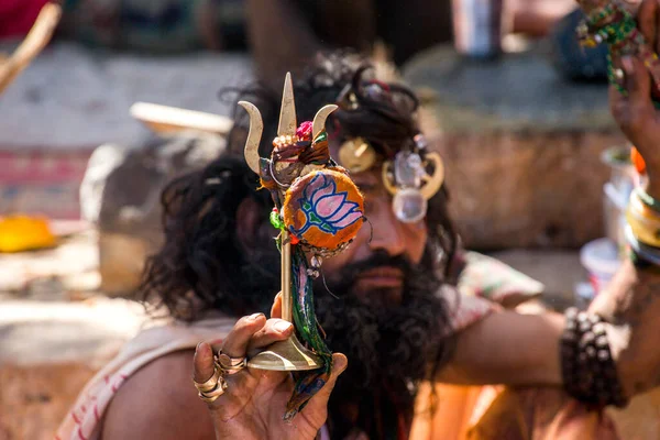 Junagadh Gujarat India Maart 2016 Een Sadhu Toont Zijn Drietand — Stockfoto