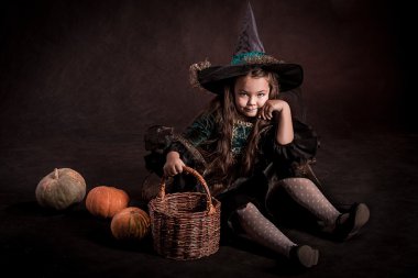 Küçük tatlı cadı