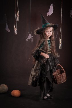 Küçük tatlı cadı