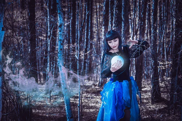 Sorcière dans la forêt — Photo