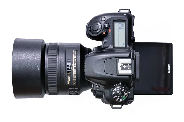 폴란드 2021 D7500 Dslr 카메라의 배경에 85Mm 니콘은 제품을 전문으로 로열티 프리 스톡 사진