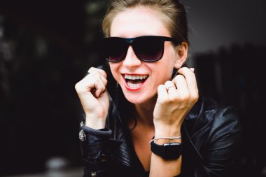 güzel genç sarışın kız 