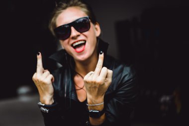 güzel genç sarışın kız 