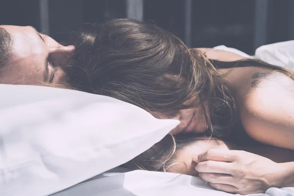 Close up portrait of man and woman in bed — Stock Photo, Image