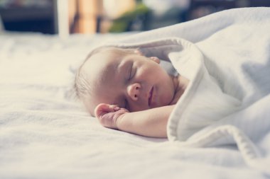 Yeni doğan bebek tatlı uyku