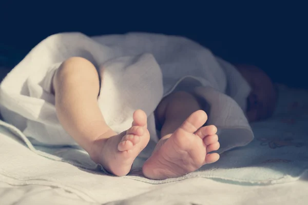 Newborn feet close up. — Stock Photo, Image