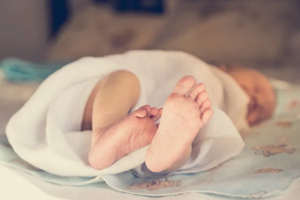 Pasgeboren baby slapen zoet — Stockfoto