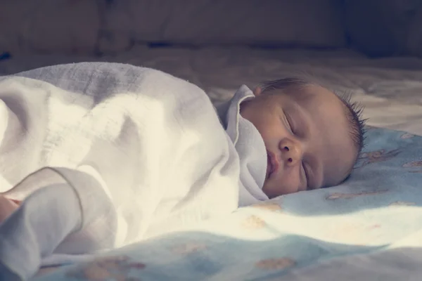 Neugeborenes schläft süß — Stockfoto